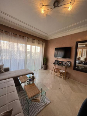 Appartement bien situé ! MENAGE ET BREAKFAST INCLUS !
